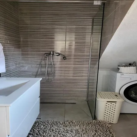 Elegant With Garden Terrace - Two Bedroom * Трогир