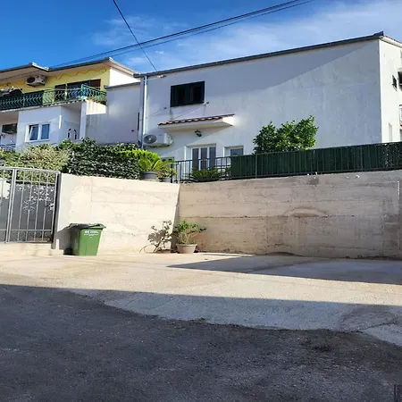 Apartmán Elegant With Garden Terrace - Two Bedroom