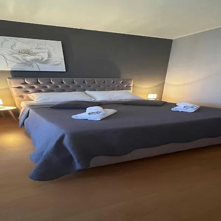 Apartmán Elegant With Garden Terrace - Two Bedroom Trogir