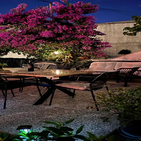 Elegant With Garden Terrace - Two Bedroom Трогир