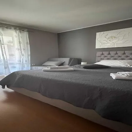 Апартаменты Elegant With Garden Terrace - Two Bedroom Трогир